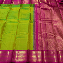Vaibhogam- Stunning Parrot Green with Rani Pink Vairaoosi Checks Handwoven Pure Jari Korvai Kanjivaram Silk with beautiful rich borders gorgeous pallu and contrast Vairaoosi blouse
