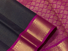 Vaibhogam- Gorgeous Kanchana Black with Pink Handwoven Pure Jari Korvai with vairaoosi Kattam woven beautiful body with rich borders pallu and contrast woven blouse.