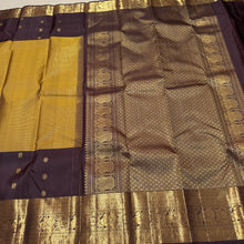 Vaibhogam- Beautiful Bronze Gold with Coffee Brown Handwoven Pure2g Jari Korvai Kanjivaram Silk with middle vairaoosi checks woven beautiful body with lower portions with mayil chakram buttas rich borders and pallu in  coffee brown with contrast blouse