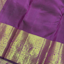 Vaibhogam- Mesmerizing Lotus Pink with Dark Magenta Purple Handwoven Pure 2g Jari KanjivaramSilk with Jarioosi checked body with beautiful mayil chakram motifs woven middle borders with beautiful long and short lower borders pallu and contrast wove blouse