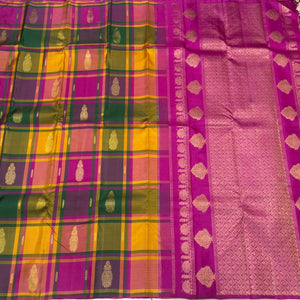 Palum Pazhamum Borderless Checks with thodar (continuous) buttas rich pallu blouse beauty