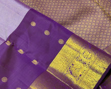 Vaibhogam- Mesmerizing Lavendar with Purple Handwoven Pure 2g Jari KanjivaramSilk with Jarioosi checked body with beautiful mayil chakram motifs woven middle borders with beautiful long and short borders pallu and contrast woven blouse