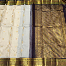 Offwhite with Black Handwoven Pure Jari Korvai with Buttas Kanjivaram Silk Saree Beauty
