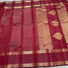 Burgundy Brown Handwoven Pure Jari Oosi Kattam Kanchipuram Silk Saree with Peacocks in a Clover Motifs woven Pallu Doublepet Borders Beauty