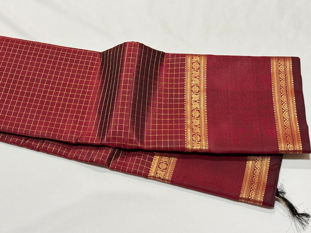 Burgundy Brown Handwoven Pure Jari Oosi Kattam Kanchipuram Silk Saree with Peacocks in a Clover Motifs woven Pallu Doublepet Borders Beauty