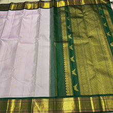 Vaibhogam- Gorgeous Lavendar with Bottle Green Handwoven Pure Jari Kanjivaram Silk with Jari Oosi Kattam Woven Body with Buttas rich Meenakari Work Woven Borders Beautiful Kalashetra Rettaikili buttas woven pallu and contrast woven blouse