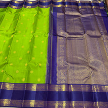 Vaibhogam- Gorgeous Bright Green with Deep Blue Handwoven Pure 2g Jari Korvai Kanjivaram Silk with beautiful chakram and gandaberunda motifs woven body with beautiful silk threads and jari woven doublepet borders gorgeous pallu and contrast woven blouse