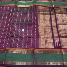 Vintage combo- Deep Purple  with Green 1000 Buttas Floral Premium Handwoven Pure Kanjivaram Silkcotton Saree Beauty