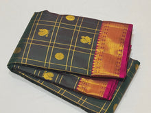 Double Tone Manthulir Green with Deep Magenta 1000 Buttas Weave in Handwoven Pure Jari Kanjivaram Silk Saree Beauty