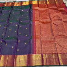 Sahana- Gorgeous Dual tone Manthulir Green with Rustic Orange Handwoven Pure Jari Kanjivaram Silk with beautiful buttas woven body rich mayilkan and chakram woven borders gorgeous pallu and contrast woven blouse