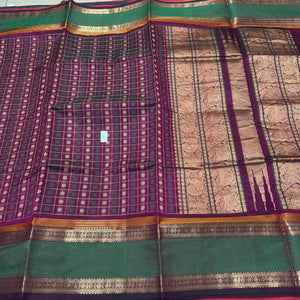 Vintage combo- Deep Purple  with Green 1000 Buttas Floral Premium Handwoven Pure Kanjivaram Silkcotton Saree Beauty
