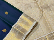 Stunning Deep Sapphire Blue (dual tone deep blue short with green) with Offwhite Handowen Pure Jari Korvai Kanjivaram Silk Saree with Mayil Chakram Buttas woven body with rich and very beautifully woven borders gorgeous pallu and contrast woven blouse