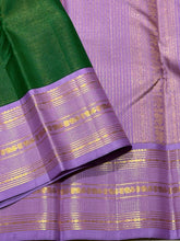 Vaibhogam- Gorgeous Deep Emerald Green with Lavendar  Korvai Handwoven Pure Jari Kanjivaram Silk with Vairaoosi Body with beautiful borders rich pallu and contrast Vairaoosi woven lavendar blouse
