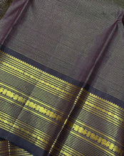 Vaibhogam- Strikingly beautiful Orange with Dark Beetlebut Brown Handwoven Pure2g Jari Korvai Kanjivaram Silk with beautiful Vairaoosi woven rich body with gorgeous varisaipet borders rich pallu and contrast woven beautiful blouse
