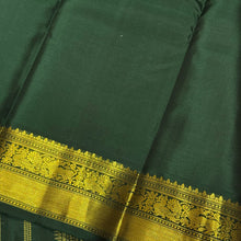 Lavendar with Bottle Green  Jari  Kattam with Buttas Small Borders Rich Pallu and Contrast blouse Handwoven Pure Kanjivaram Silk Saree Beauty