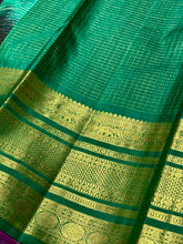 Vadamalli Purple with Emerald Green Jari vairaOosi Kattam with Mayil Chakram buttas Handwoven Pure Jari Kanjivaram Silk Saree Beauty