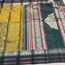 Premium Zariless Vintage Weave- Light Moss Green with Dark Bottle Green with 5 different buttis Sorgavasal Inspired Pallu in a rich Handwoven Zariless Pure Kanjivaram Silk Saree Beauty