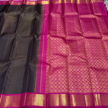 Vaibhogam- Gorgeous Kanchana Black with Pink Handwoven Pure Jari Korvai with vairaoosi Kattam woven beautiful body with rich borders pallu and contrast woven blouse.