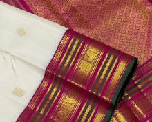 Vaibhogam-Gorgeous Offwhite with Pink Handwoven Pure Jari Korvai with Buttas Kanjivaram Silk with beautiful varisaipet borders and green selvedges rich pallu and contrast woven pink blouse