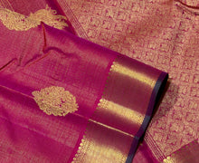 Vaibhogam- Gorgeous Dual tone Burnt Orange Pink with Green Vairaoosi with Buttas Handwoven Pure Jari Kanjivaram Silk with beautiful double Peacock motifs woven body with rich borders with green selvedges beautiful pallu contrast woven green blouse