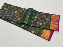 Double Tone Manthulir Green with Deep Magenta 1000 Buttas Weave in Handwoven Pure Jari Kanjivaram Silk Saree Beauty
