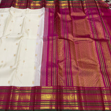 Vaibhogam-Gorgeous Offwhite with Pink Handwoven Pure Jari Korvai with Buttas Kanjivaram Silk with beautiful varisaipet borders and green selvedges rich pallu and contrast woven pink blouse