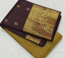 Vaibhogam- Beautiful Bronze Gold with Coffee Brown Handwoven Pure2g Jari Korvai Kanjivaram Silk with middle vairaoosi checks woven beautiful body with lower portions with mayil chakram buttas rich borders and pallu in  coffee brown with contrast blouse