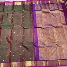 Manthulir Green Purple Buttas Handwoven Pure Kanjivaram Silk Saree Beauty