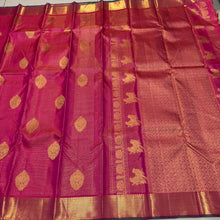 Vaibhogam- Gorgeous Dual tone Burnt Orange Pink with Green Vairaoosi with Buttas Handwoven Pure Jari Kanjivaram Silk with beautiful double Peacock motifs woven body with rich borders with green selvedges beautiful pallu contrast woven green blouse
