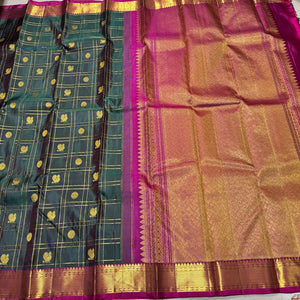 Double Tone Manthulir Green with Deep Magenta 1000 Buttas Weave in Handwoven Pure Jari Kanjivaram Silk Saree Beauty