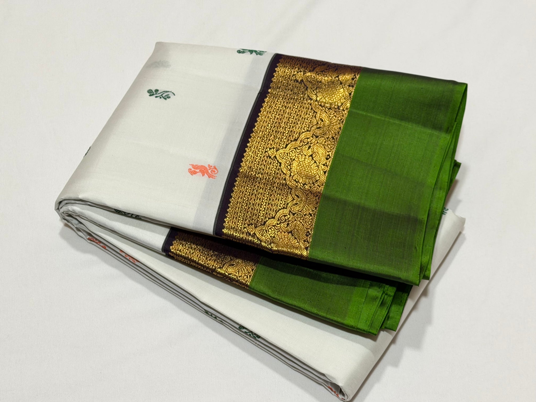 Vaibhogam- Stunning White and Deep Purple Handwoven Pure Jari Korvai K ...
