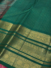 Dual tone Rose Pink with Vairaoosi Jari Checks with Green Blouse with Mayil Chakram Buttas Handwoven Pure Kanchipuram Silk Saree Beauty
