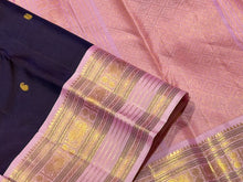 Vaibhogam-Stunning Dual tone Deep Beetlenut Brownish Purple with Pastel Pink Handwoven Pure Jari Korvai with buttas Kanjivaram Silk with beautiful varisaipet borders rich pallu and contrast woven blouse