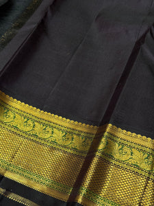 Offwhite with Black Handwoven Pure Jari Korvai with Buttas Kanjivaram Silk Saree Beauty
