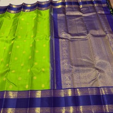 Vaibhogam- Gorgeous Bright Green with Deep Blue Handwoven Pure 2g Jari Korvai Kanjivaram Silk with beautiful chakram and gandaberunda motifs woven body with beautiful silk threads and jari woven doublepet borders gorgeous pallu and contrast woven blouse
