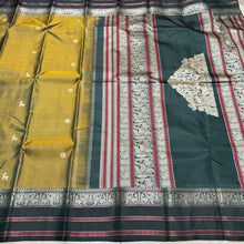 Premium Zariless Vintage Weave- Light Moss Green with Dark Bottle Green with 5 different buttis Sorgavasal Inspired Pallu in a rich Handwoven Zariless Pure Kanjivaram Silk Saree Beauty